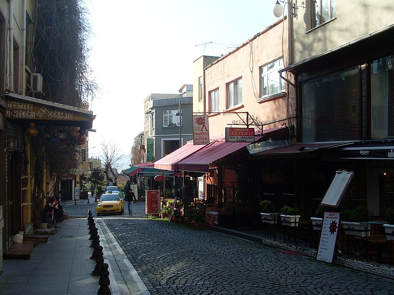 File:Estambul, Turquía, abril de 2011.JPG