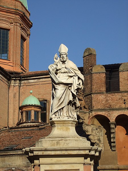 File:Estatua de San Petronio, Bolonia.jpg