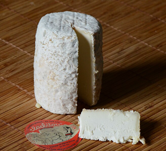 File:Fromage et marque commerciale Clacbitou.jpg