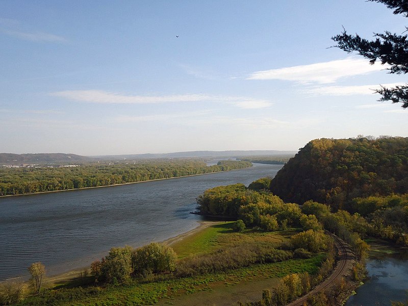 File:Gfp-iowa-effigy-mounds-mississippi-with-oxbow.jpg