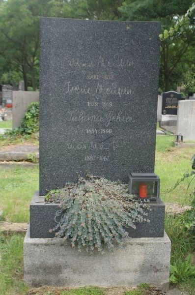 File:Grave Neufeld Max .jpg