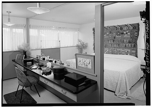 Gropius house DRESSING ROOM, SECOND FLOOR, HABS MASS,9-LIN,16-38