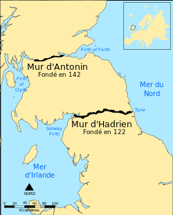Localisation géographique du mur d'Hadrien dans le nord de l'Angleterre et du mur d'Antonin en Écosse.