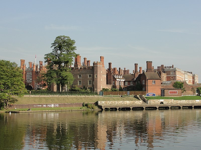 Datei:Hampton Court Palace - panoramio (1).jpg