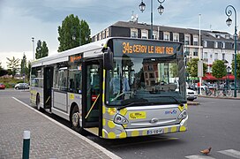 Heuliez GX 327 en gare de Pontoise, ligne 34S.