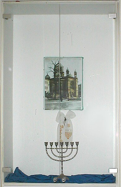 File:Hn-allee-menorah1.jpg