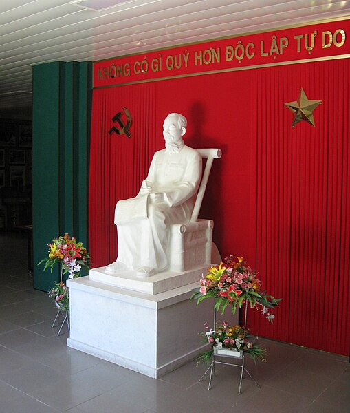 File:Ho Chi Minh statue, Vietnam National Archives Centre IV.jpg