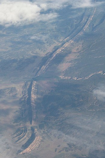 Aerial view of a hogback in the southwestern United States Hogback NM.jpg