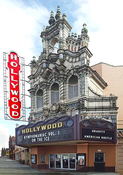 File:Hollywood Theatre, Portland, Oregon (2014) - 3.jpg