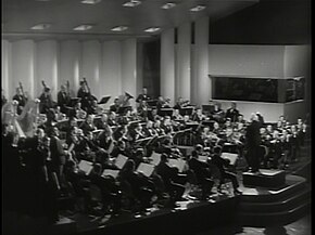 Toscanini and the NBC Symphony Orchestra playing Verdi's Hymn of the Nations in 1943 Hymn of the Nations 1944 OWI film (25 NBC Symphony Orchestra playing Verdi's Inno delle nazioni).jpg