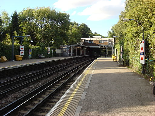 Ickenham tube station 4