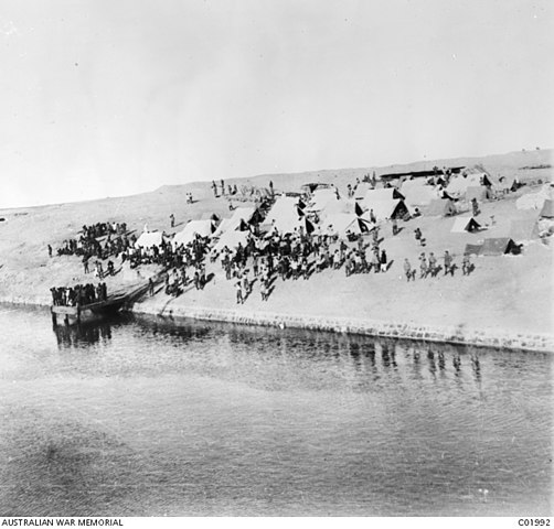 [WW1] Front du Moyen-Orient - Page 2 502px-Indian_Army_camp_on_the_banks_of_the_Suez_Canal%2C_January_1915