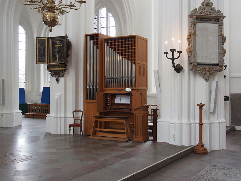 File:Interior of Sankt Petri kyrka pic-009.JPG