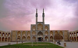 Írán - Yazd - Amir Chakmaq Complex.jpg