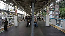 Станционные платформы №3 и №4 линий Яманотэ и Кэйхин-Тохоку.