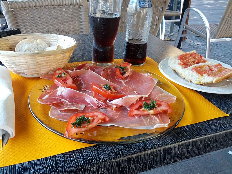 File:Jambon cru et IGP côte-vermeille à Collioure.jpg