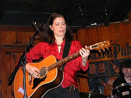 Reynolds tritt am 5. April 2008 im Saxon Pub in Austin, Texas auf