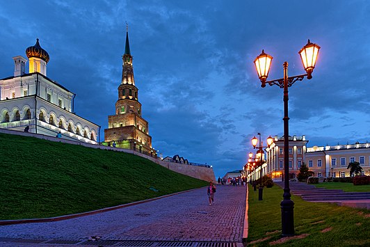 Куда сходить в казани. Казань музей заповедник Кремля. Казань осень Кремль. Вечерний Кремль Казань. Огни Казани экскурсия.