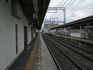 伊勢田駅: 歴史, 駅構造, 利用状況