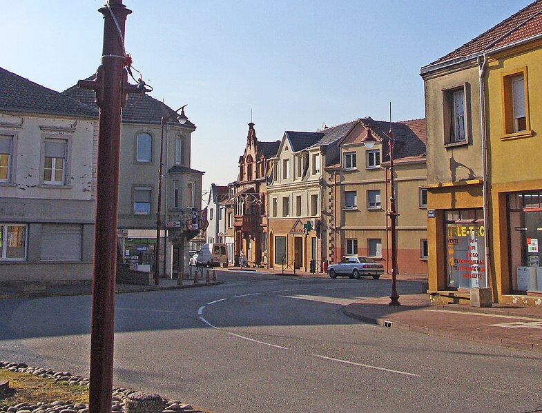 File:L'Hôpital, place des Cloches.jpg