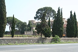 Lézignan-la-Cèbe chateau. 
 JPG