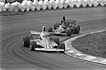 Thumbnail for File:Lauda (12) gevolgd door Jarier (17), Bestanddeelnr 928-0065.jpg