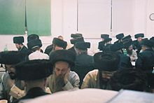 Hasidic Jews at Lelow Synagogue Lelow - chasydzi.jpg