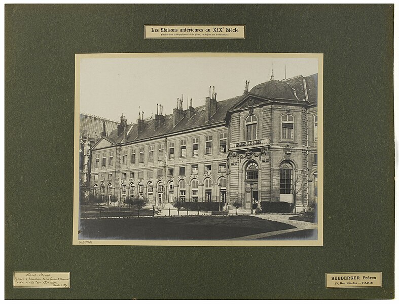 File:Les Maisons antérieures au XIXe siècle Façade sur la cour d'honneur de la maison d'éducation de la Légion d'Honneur à, PH38946.jpg