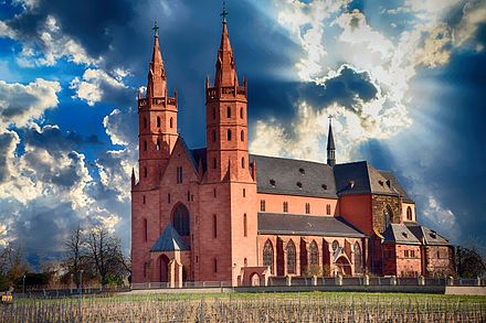 The Gothic Liebfrauenkirche (Church of Our Lady). Wine from the adjacent vineyard gave its name to the (now more generic) Liebfraumilch style.