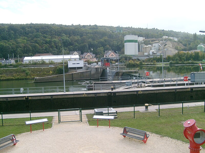 File:Lock Grevenmacher Luxembourg 04.jpg