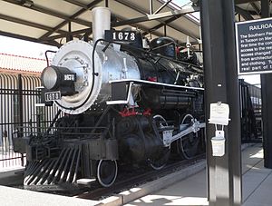 Dampflokomotive im überdachten Außenbereich