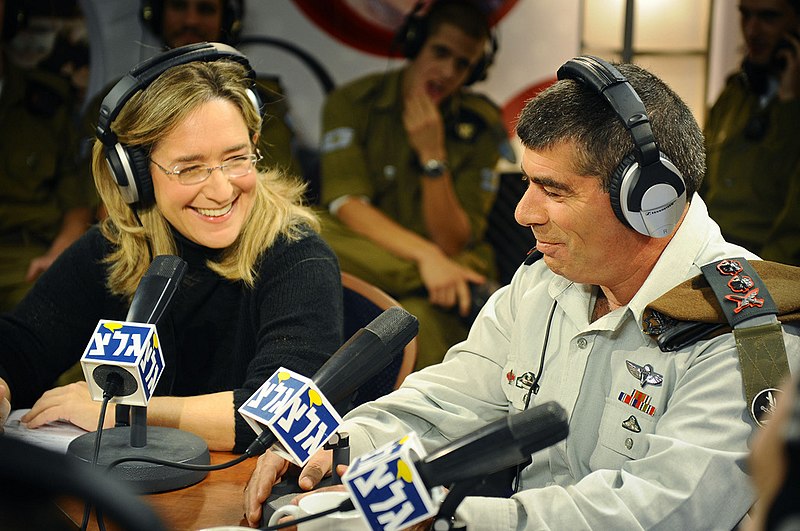 File:Lt. Gen. Gabi Ashkenazi Launches Shirutrom Telethon, Dec 2010.jpg