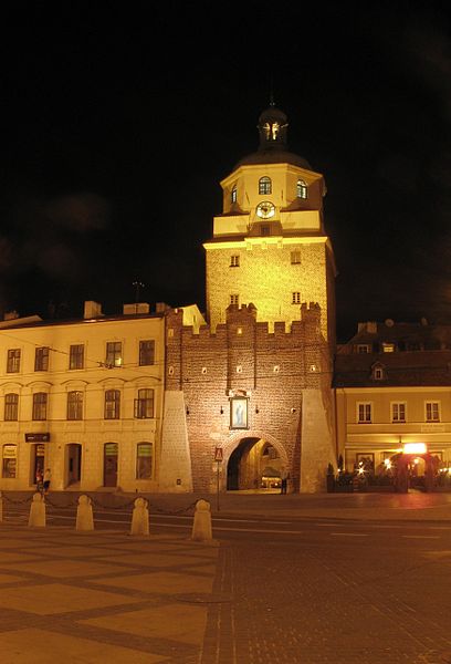 File:Lublin brama krakowska noc.JPG