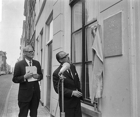 Memorial stone in Leiden (1966) MNLLelyveld1966.jpg