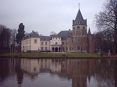 How to get to Kasteel De Renesse with public transit - About the place