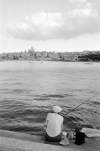 Un pêcheur maltais à Sliema.