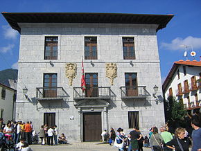 O Palácio de Solartecua, também chamado Palácio de Mugartegui, atualmente sede do ayuntamiento
