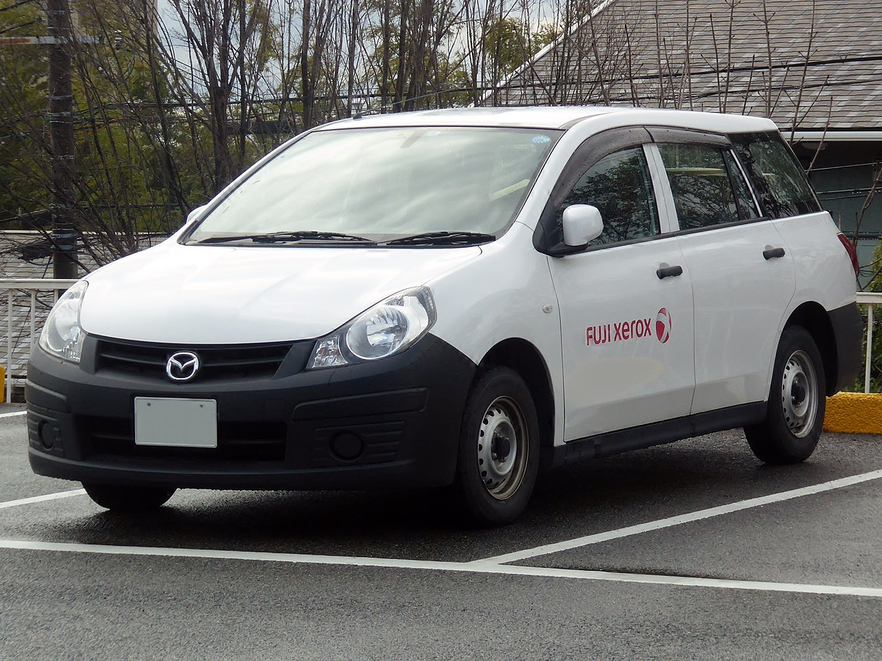 File:Mazda Familia VAN DX (DBF-BVY12) front.jpg - Wikimedia Commons