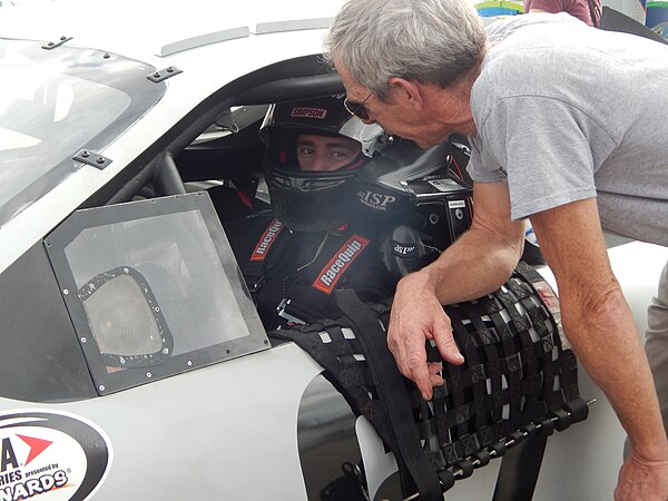 McLaughlin and his father (not Mike) during ARCA Racing Series testing at Daytona International Speedway in 2016