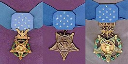 De lânmacht-, marine- en loftmachtfarianten fan 'e Medal of Honor