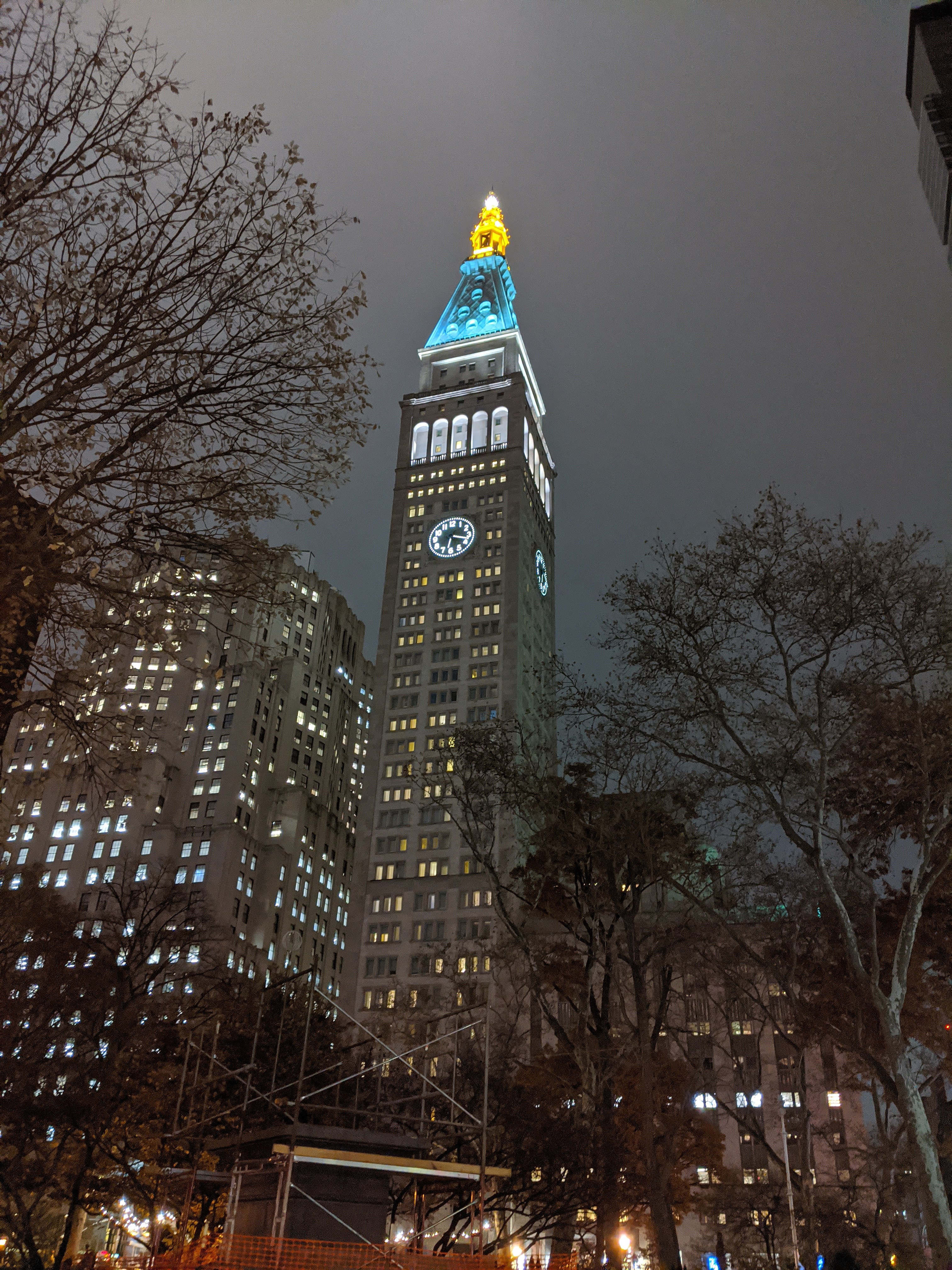 metlife building night