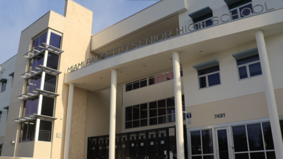 How to get to Miami Palmetto Senior High School with public transit - About the place