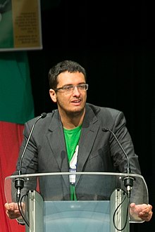 Michael Boris Mandirola dum la Solena Fermo de la 100-a Universala Kongreso de Esperanto, Lillo (Francio), 2015