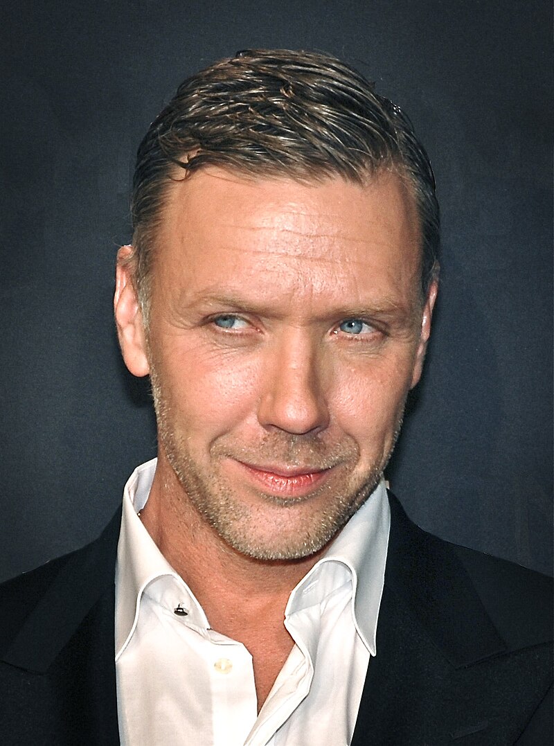 Mikael Persbrandt