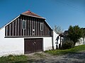 English: Part of house No 43 in the village of Milejovice, Strakonice District, Czech Republic. Čeština: Část stavení č.p. 43 v obci Milejovice v okrese Strakonice.