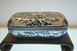 Thumbnail for File:Ming Dynasty porcelain box, Wanli Reign Period.JPG