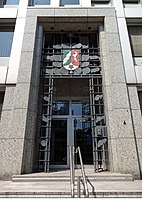Ministerium der Finanzen des Landes Nordrhein-Westfalen, Jägerhofstraße 6, Eingangsportal, Düsseldorf-Pempelfort.jpg