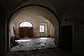 Čeština: Panské sídlo se statkem ve vesnici Mlázovy. Dosud nezrekonstruovaný interiér v přízemí zámku.