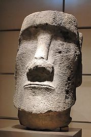 Sculpture en provenance de l'île de Pâques, exposée au musée de l'Homme