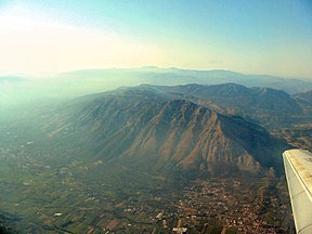Монтесаркио, Италия - Монте Табурно.jpg